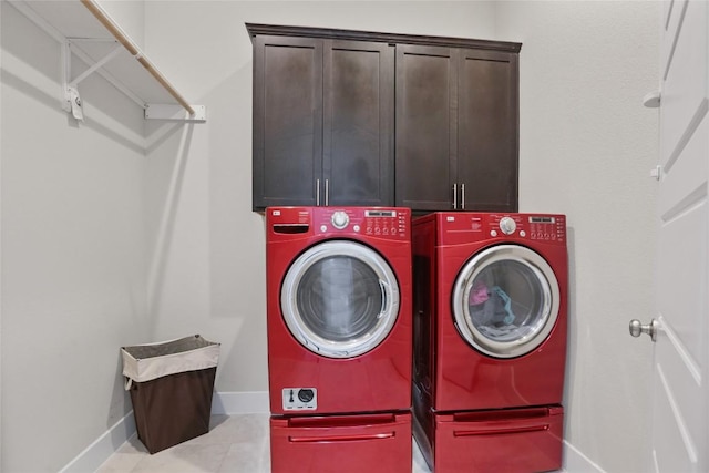 laundry room featuring cabinets and independent washer and dryer