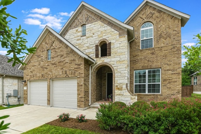 view of front property featuring a garage