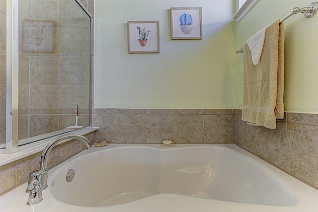 bathroom featuring a bathtub