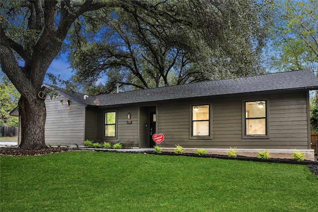 single story home with a front yard