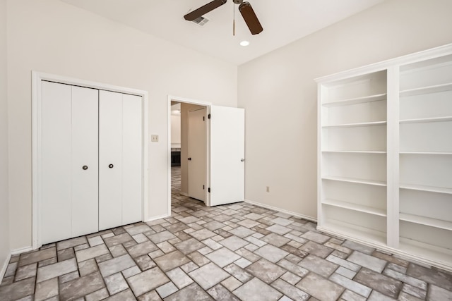 unfurnished bedroom featuring ceiling fan and a closet