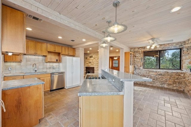 kitchen with ceiling fan, sink, stainless steel appliances, backsplash, and decorative light fixtures