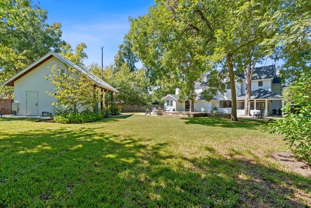 view of yard featuring a patio area