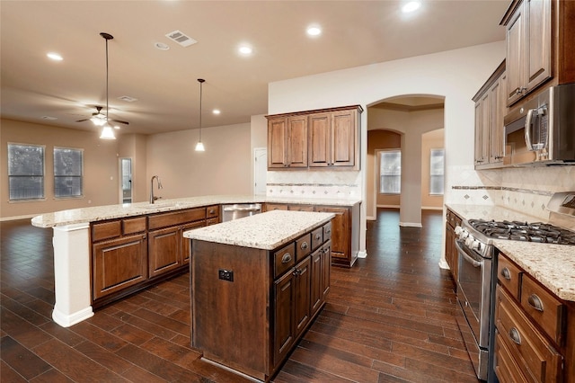 Listing photo 3 for 2616 Hilltop Divide Ln, Leander TX 78641