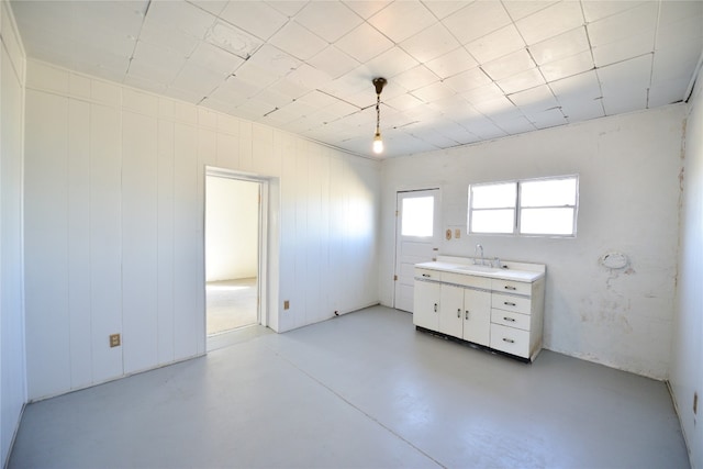 bathroom with finished concrete flooring and vanity