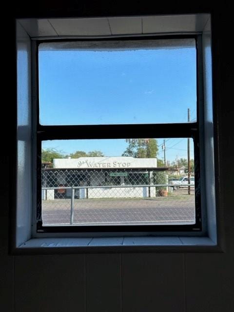502 S Edinburg St, Marfa, TX 79843 - detailed view