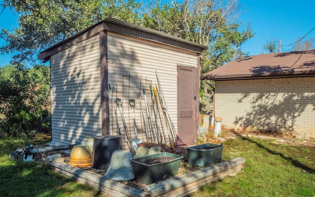 view of outdoor structure with a yard