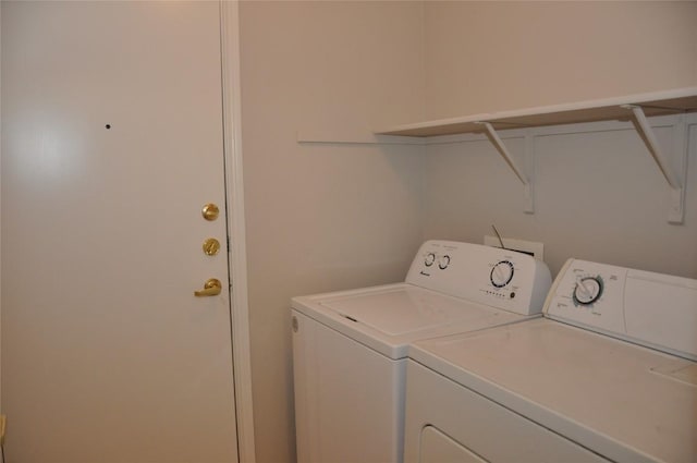 12817 Paloma Blanca Way, Del Valle, TX 78617 - laundry area featuring washing machine and clothes dryer