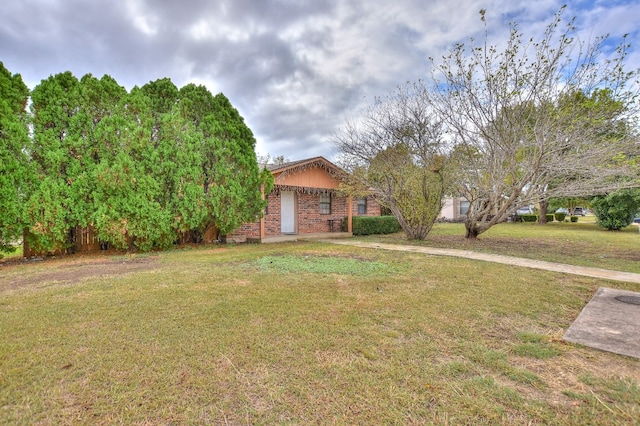 view of front of property with a front yard