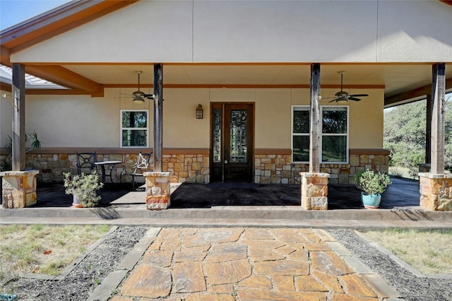 doorway to property with ceiling fan