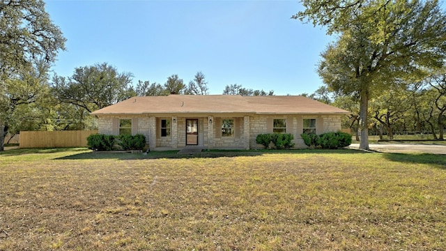 ranch-style home featuring a front lawn