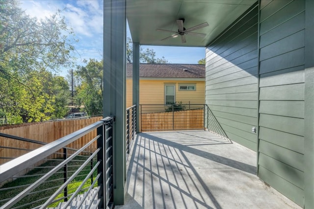 balcony featuring ceiling fan