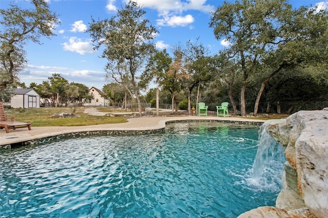 view of swimming pool