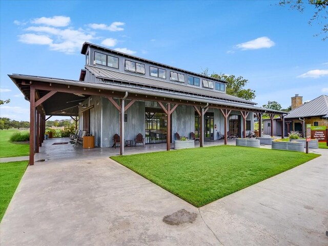 view of front facade featuring a front yard