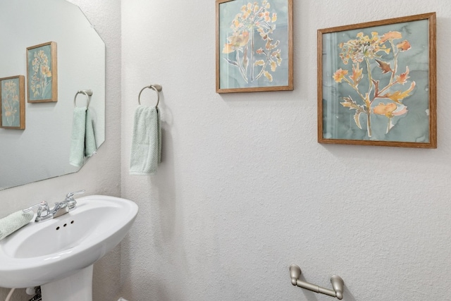 bathroom featuring sink