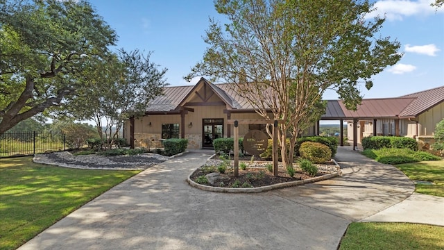 view of front of house with a front lawn