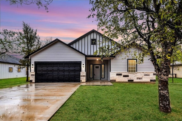 view of front facade featuring a lawn and a garage