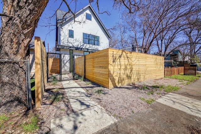 2618 E 4th St, Austin, TX 78702 - exterior space with a gate