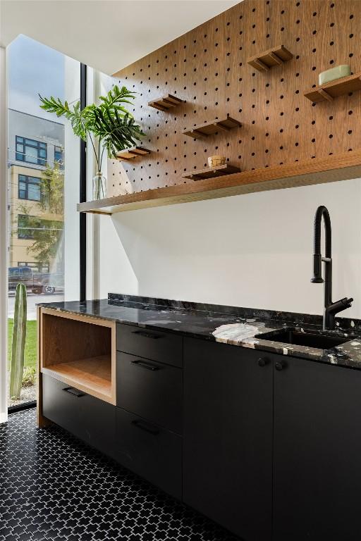 2114 Lawnmont Ave, Austin, TX 78756 - bar featuring a sink