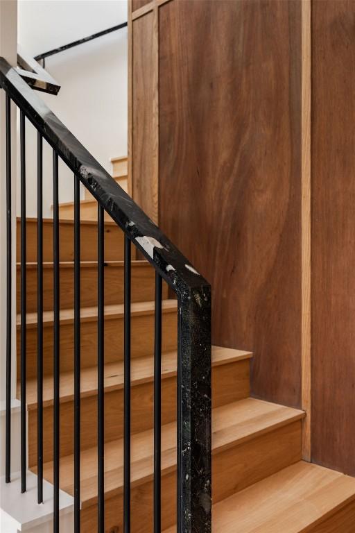 2114 Lawnmont Ave, Austin, TX 78756 - view of staircase