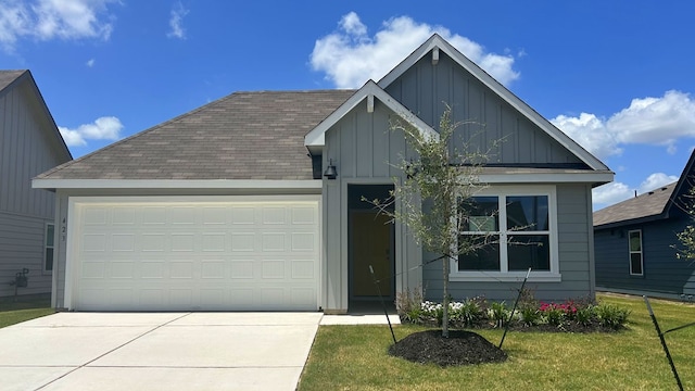 view of front facade featuring a garage and a front lawn