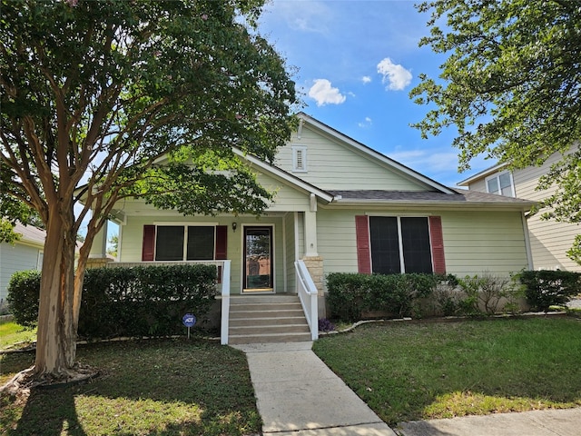 view of front of property with a front yard