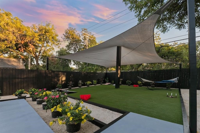 view of yard at dusk