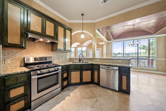 kitchen with sink, hanging light fixtures, ornamental molding, a notable chandelier, and stainless steel appliances