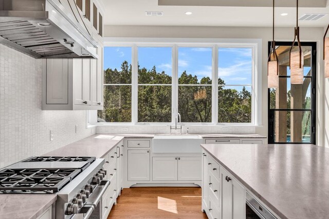 4312 Amarra Dr, Austin, TX 78735 - kitchen with light countertops, a sink, double oven range, visible vents, and extractor fan