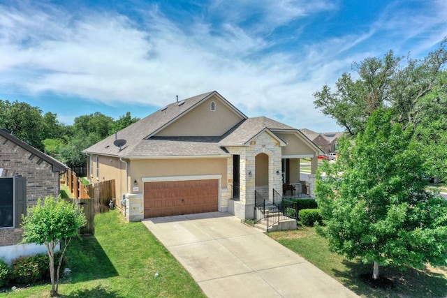 view of front of house featuring a front lawn