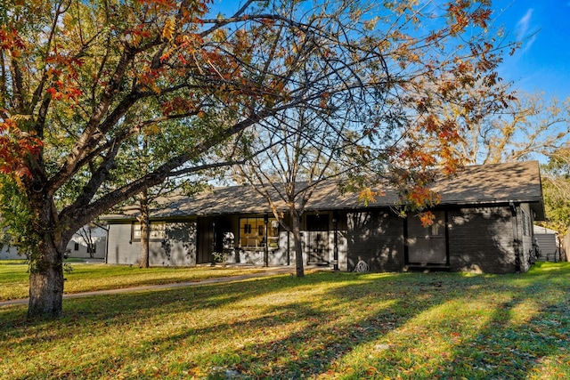 view of front of house with a front yard