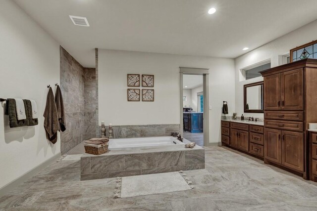 121 Winecup Ln, Spring Branch, TX 78070 - full bath featuring a garden tub, vanity, and recessed lighting