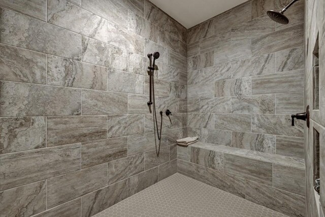121 Winecup Ln, Spring Branch, TX 78070 - bathroom featuring a tile shower