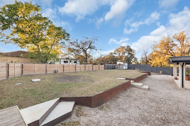 view of yard featuring a storage unit