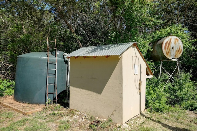 view of outbuilding