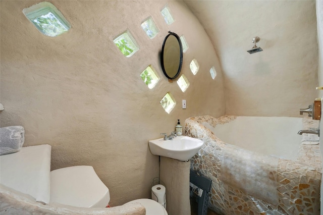 1137 Loop 163 Loop, Blanco, TX 78606 - full bathroom featuring toilet, plenty of natural light, and a bathtub