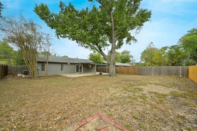 view of yard with a patio area