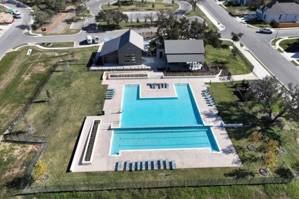 drone / aerial view of a pool area