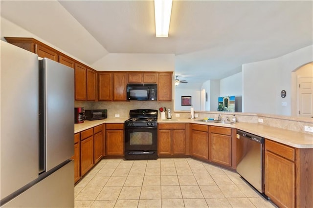 kitchen featuring sink, ceiling fan, kitchen peninsula, backsplash, and black appliances