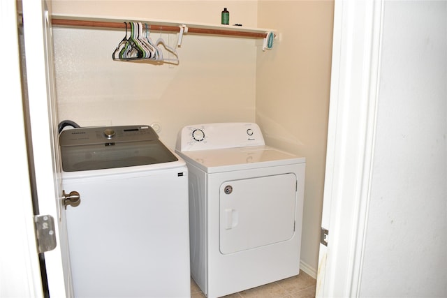 laundry room featuring independent washer and dryer and light tile patterned floors