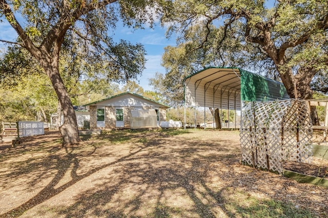 view of yard with a carport