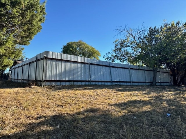 exterior space featuring a lawn