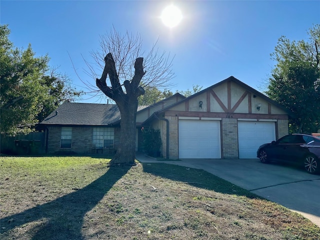 view of front of home featuring a front lawn and a garage