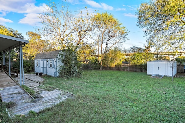 view of yard with a storage unit