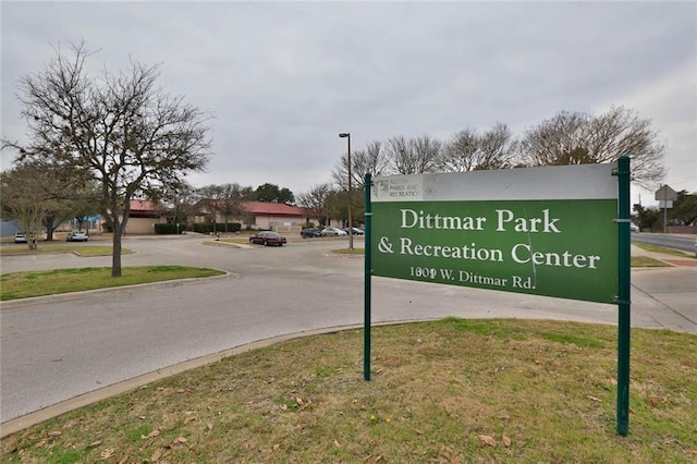 view of community / neighborhood sign