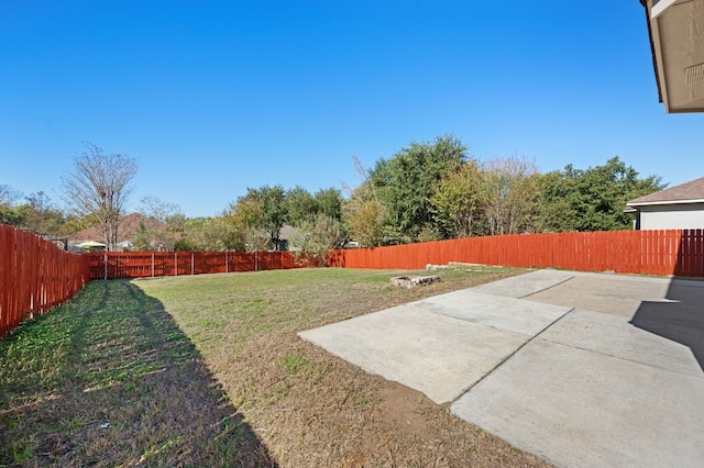 view of yard featuring a patio