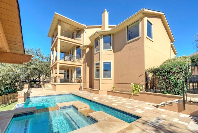 view of pool featuring an in ground hot tub