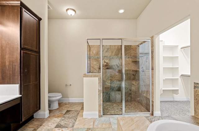 full bathroom featuring toilet, vanity, and shower with separate bathtub