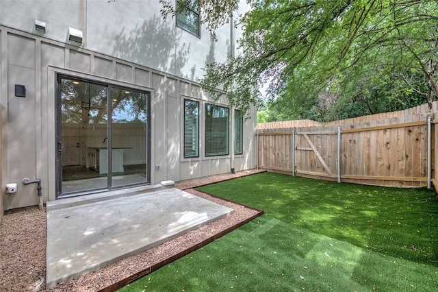 view of yard with a patio