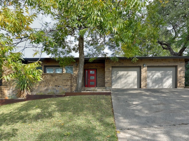 view of front facade featuring a front lawn and a garage